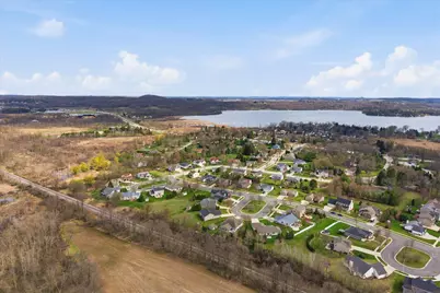 1879  Kissel Dr, Hartford, WI 53027 - Photo 5