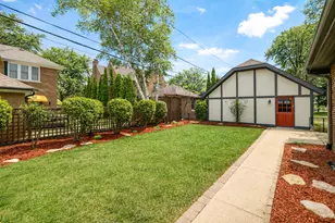 5000 N Larkin St, Whitefish Bay, WI 53217 - Photo 25