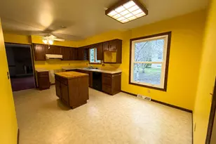 811 Ellen Ln, Fond du Lac, WI 54935 - Photo 5