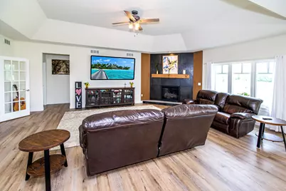 638  Red Oak Dr, Summit, WI 53066 - Photo 19