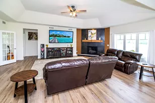 638 Red Oak Dr, Summit, WI 53066 - Photo 19