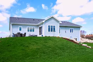 638 Red Oak Dr, Summit, WI 53066 - Photo 7