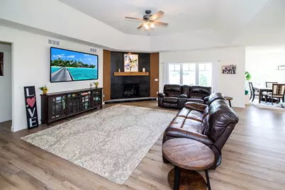 638  Red Oak Dr, Summit, WI 53066 - Photo 13