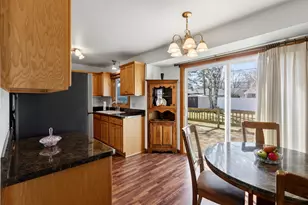 910 Lawton Terrace, Manitowoc, WI 54220 - Photo 3