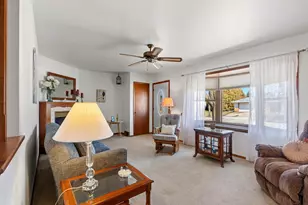 910 Lawton Terrace, Manitowoc, WI 54220 - Photo 7
