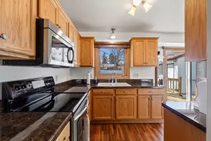 910 Lawton Terrace, Manitowoc, WI 54220 - Photo 5
