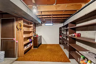910 Lawton Terrace, Manitowoc, WI 54220 - Photo 19
