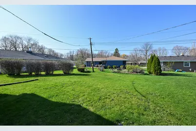 5319  Lakeside Dr, Greendale, WI 53129 - Photo 27