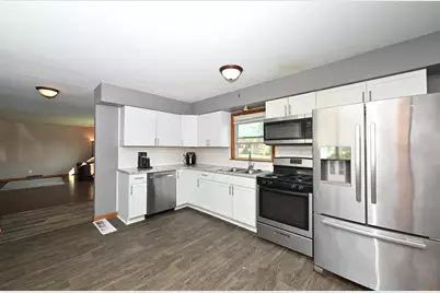 5319  Lakeside Dr, Greendale, WI 53129 - Photo 9