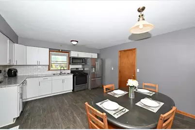 5319  Lakeside Dr, Greendale, WI 53129 - Photo 13