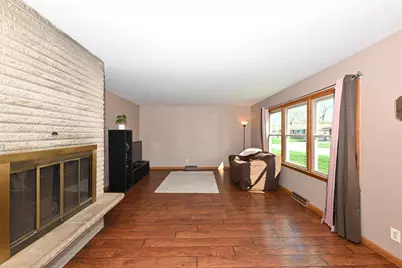 5319  Lakeside Dr, Greendale, WI 53129 - Photo 5