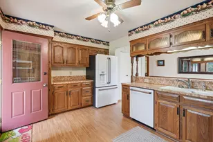 2009 Deerfield Dr, Saukville, WI 53080 - Photo 11