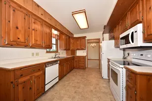 N93W15358 Hillside Ln, Menomonee Falls, WI 53051 - Photo 17