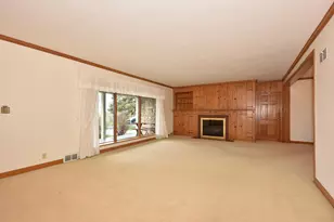 N93W15358 Hillside Ln, Menomonee Falls, WI 53051 - Photo 5