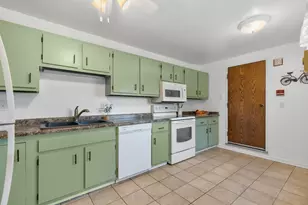 5266 Somerset Ln, Greenfield, WI 53221 - Photo 11