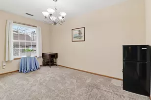 2077 S 102nd St, West Allis, WI 53227 - Photo 9