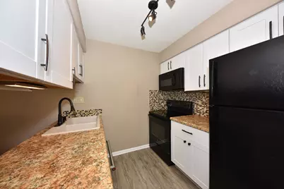 3935 S 84th St #4, Greenfield, WI 53228 - Photo 7