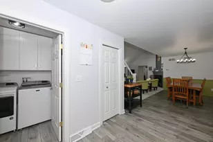 4870 S Waterview Ct, Greenfield, WI 53220 - Photo 15
