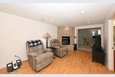 4870 S Waterview Ct, Greenfield, WI 53220 - Photo 27