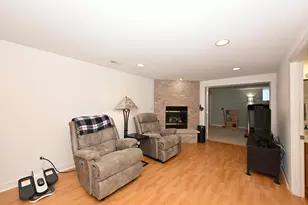 4870 S Waterview Ct, Greenfield, WI 53220 - Photo 27
