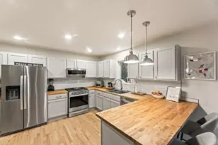 412 E Red Pine Cir, Dousman, WI 53118 - Photo 5