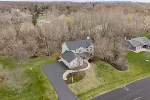 412 E Red Pine Cir, Dousman, WI 53118 - Photo 23