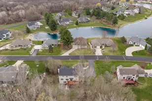412 E Red Pine Cir, Dousman, WI 53118 - Photo 41