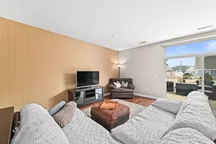 1920 N Farwell Ave, Milwaukee, WI 53202 - Photo 9