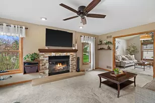 W148N6964 Terriwood Dr, Menomonee Falls, WI 53051 - Photo 5