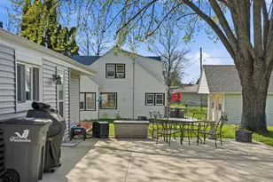 318 Dodie Dr, Waukesha, WI 53189 - Photo 21
