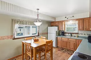 318 Dodie Dr, Waukesha, WI 53189 - Photo 7
