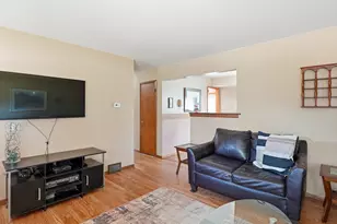318 Dodie Dr, Waukesha, WI 53189 - Photo 5