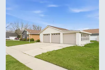 1001  Glenview Dr, Manitowoc, WI 54220 - Photo 35