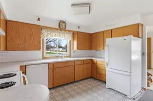 1001 Glenview Dr, Manitowoc, WI 54220 - Photo 9