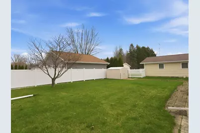 1001  Glenview Dr, Manitowoc, WI 54220 - Photo 33