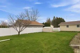 1001 Glenview Dr, Manitowoc, WI 54220 - Photo 33