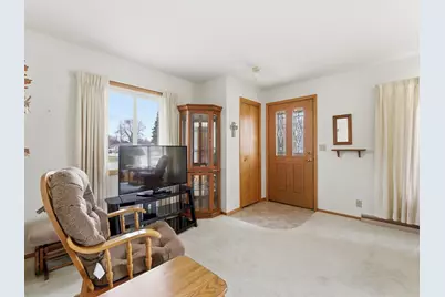 1001  Glenview Dr, Manitowoc, WI 54220 - Photo 7