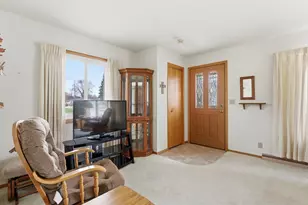 1001 Glenview Dr, Manitowoc, WI 54220 - Photo 7