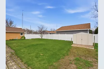 1001  Glenview Dr, Manitowoc, WI 54220 - Photo 31