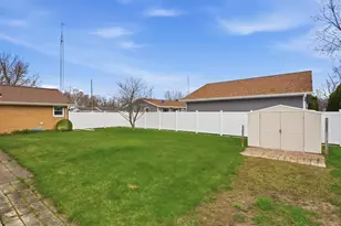 1001 Glenview Dr, Manitowoc, WI 54220 - Photo 31