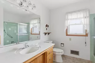 1001 Glenview Dr, Manitowoc, WI 54220 - Photo 13