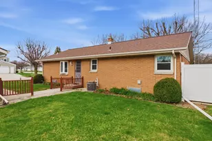 1001 Glenview Dr, Manitowoc, WI 54220 - Photo 29