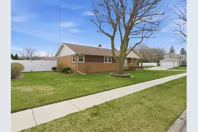 1001  Glenview Dr, Manitowoc, WI 54220 - Photo 3