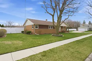 1001 Glenview Dr, Manitowoc, WI 54220 - Photo 3