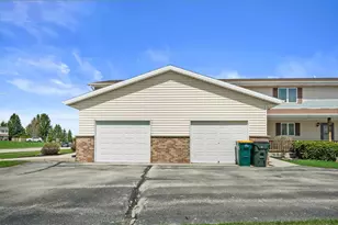 1605 Vogt Dr, West Bend, WI 53095 - Photo 21