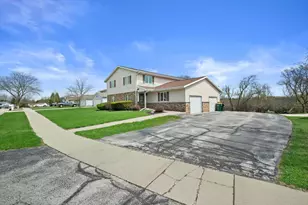 1605 Vogt Dr, West Bend, WI 53095 - Photo 3
