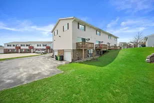 1605 Vogt Dr, West Bend, WI 53095 - Photo 15