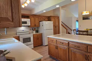 2012 Creek Ridge Dr, Racine, WI 53402 - Photo 21