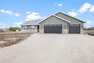 1909 Summit St, Manitowoc, WI 54220 - Photo 41