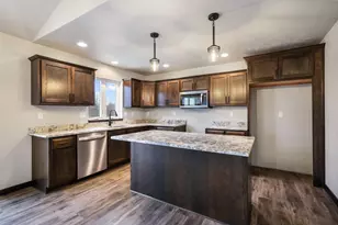 1909 Summit St, Manitowoc, WI 54220 - Photo 11